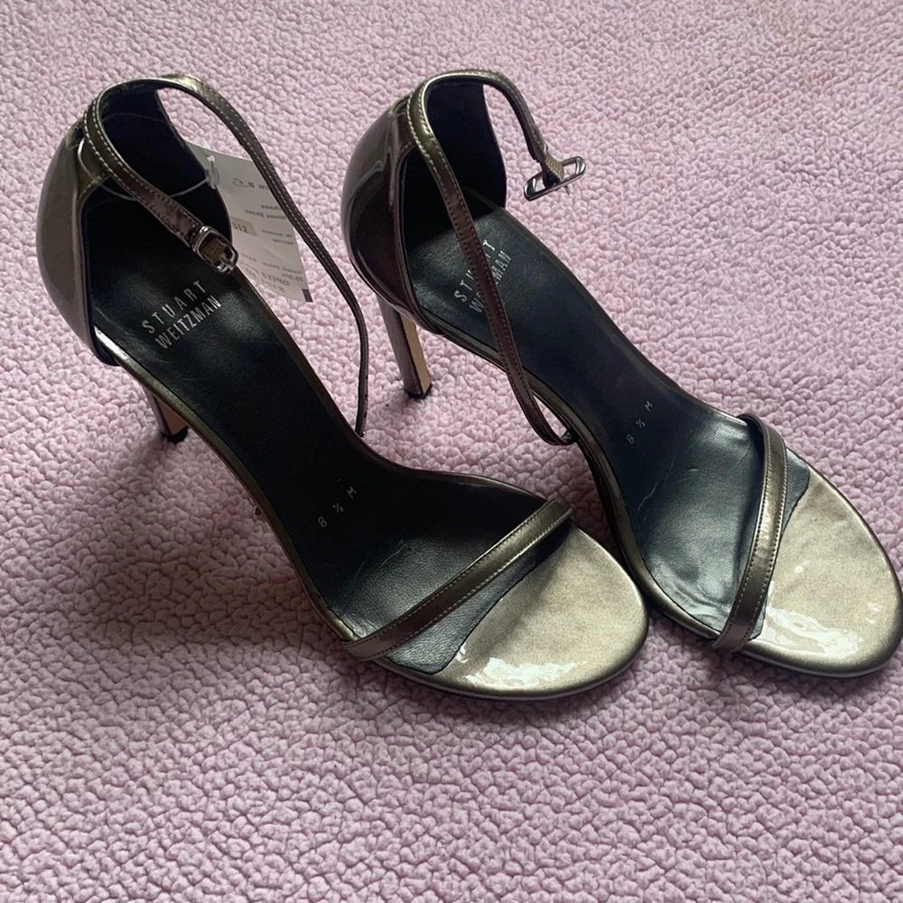 Stuart Weitzman provided toe round